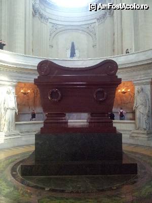 [P20] Mormantul lui Napoleon!  » foto by popescuionut
 - 
<span class="allrVoted glyphicon glyphicon-heart hidden" id="av425334"></span>
<a class="m-l-10 hidden" id="sv425334" onclick="voting_Foto_DelVot(,425334,11886)" role="button">șterge vot <span class="glyphicon glyphicon-remove"></span></a>
<a id="v9425334" class=" c-red"  onclick="voting_Foto_SetVot(425334)" role="button"><span class="glyphicon glyphicon-heart-empty"></span> <b>LIKE</b> = Votează poza</a> <img class="hidden"  id="f425334W9" src="/imagini/loader.gif" border="0" /><span class="AjErrMes hidden" id="e425334ErM"></span>