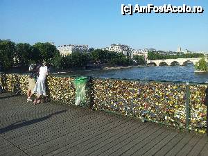 [P24] Podul cu mii de lacate » foto by popescuionut
 - 
<span class="allrVoted glyphicon glyphicon-heart hidden" id="av425338"></span>
<a class="m-l-10 hidden" id="sv425338" onclick="voting_Foto_DelVot(,425338,11886)" role="button">șterge vot <span class="glyphicon glyphicon-remove"></span></a>
<a id="v9425338" class=" c-red"  onclick="voting_Foto_SetVot(425338)" role="button"><span class="glyphicon glyphicon-heart-empty"></span> <b>LIKE</b> = Votează poza</a> <img class="hidden"  id="f425338W9" src="/imagini/loader.gif" border="0" /><span class="AjErrMes hidden" id="e425338ErM"></span>