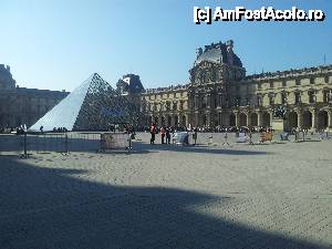 [P05] Muzeul Louvre si celebra piramida de sticla. Coada de oameni era pt cei fara Musem pass. Cu Museum Pas intrai direct, tot pe acolo dar sareai coada!  » foto by popescuionut
 - 
<span class="allrVoted glyphicon glyphicon-heart hidden" id="av425319"></span>
<a class="m-l-10 hidden" id="sv425319" onclick="voting_Foto_DelVot(,425319,11886)" role="button">șterge vot <span class="glyphicon glyphicon-remove"></span></a>
<a id="v9425319" class=" c-red"  onclick="voting_Foto_SetVot(425319)" role="button"><span class="glyphicon glyphicon-heart-empty"></span> <b>LIKE</b> = Votează poza</a> <img class="hidden"  id="f425319W9" src="/imagini/loader.gif" border="0" /><span class="AjErrMes hidden" id="e425319ErM"></span>
