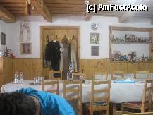 [P05] Sala de mese, primitoare, cu decoratiuni icoane pe sticla, dar si atelier de pictat icoane pe sticla.  » foto by senateo
 - 
<span class="allrVoted glyphicon glyphicon-heart hidden" id="av335387"></span>
<a class="m-l-10 hidden" id="sv335387" onclick="voting_Foto_DelVot(,335387,11889)" role="button">șterge vot <span class="glyphicon glyphicon-remove"></span></a>
<a id="v9335387" class=" c-red"  onclick="voting_Foto_SetVot(335387)" role="button"><span class="glyphicon glyphicon-heart-empty"></span> <b>LIKE</b> = Votează poza</a> <img class="hidden"  id="f335387W9" src="/imagini/loader.gif" border="0" /><span class="AjErrMes hidden" id="e335387ErM"></span>