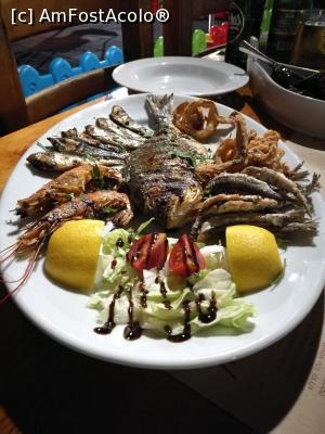 [P13] Fish mix ul pentru 2 persoane » foto by Ynamira
 - 
<span class="allrVoted glyphicon glyphicon-heart hidden" id="av1003880"></span>
<a class="m-l-10 hidden" id="sv1003880" onclick="voting_Foto_DelVot(,1003880,11907)" role="button">șterge vot <span class="glyphicon glyphicon-remove"></span></a>
<a id="v91003880" class=" c-red"  onclick="voting_Foto_SetVot(1003880)" role="button"><span class="glyphicon glyphicon-heart-empty"></span> <b>LIKE</b> = Votează poza</a> <img class="hidden"  id="f1003880W9" src="/imagini/loader.gif" border="0" /><span class="AjErrMes hidden" id="e1003880ErM"></span>