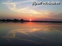 [P04] Apus de soare pe lac » foto by george.p
 - 
<span class="allrVoted glyphicon glyphicon-heart hidden" id="av428611"></span>
<a class="m-l-10 hidden" id="sv428611" onclick="voting_Foto_DelVot(,428611,11916)" role="button">șterge vot <span class="glyphicon glyphicon-remove"></span></a>
<a id="v9428611" class=" c-red"  onclick="voting_Foto_SetVot(428611)" role="button"><span class="glyphicon glyphicon-heart-empty"></span> <b>LIKE</b> = Votează poza</a> <img class="hidden"  id="f428611W9" src="/imagini/loader.gif" border="0" /><span class="AjErrMes hidden" id="e428611ErM"></span>