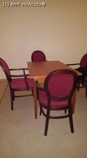 [P04] Masa din zona de servit masa din camera de zi » foto by Clotilde
 - 
<span class="allrVoted glyphicon glyphicon-heart hidden" id="av1107670"></span>
<a class="m-l-10 hidden" id="sv1107670" onclick="voting_Foto_DelVot(,1107670,11937)" role="button">șterge vot <span class="glyphicon glyphicon-remove"></span></a>
<a id="v91107670" class=" c-red"  onclick="voting_Foto_SetVot(1107670)" role="button"><span class="glyphicon glyphicon-heart-empty"></span> <b>LIKE</b> = Votează poza</a> <img class="hidden"  id="f1107670W9" src="/imagini/loader.gif" border="0" /><span class="AjErrMes hidden" id="e1107670ErM"></span>