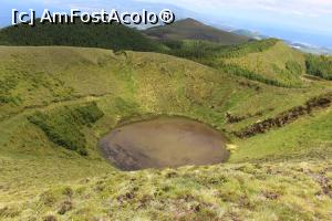 [P44] Insula Sao Miguel, Circuitul Serra Devassa, Un mic lac văzut din vârf și altul în depărtare...  » foto by mprofeanu
 - 
<span class="allrVoted glyphicon glyphicon-heart hidden" id="av1015215"></span>
<a class="m-l-10 hidden" id="sv1015215" onclick="voting_Foto_DelVot(,1015215,12102)" role="button">șterge vot <span class="glyphicon glyphicon-remove"></span></a>
<a id="v91015215" class=" c-red"  onclick="voting_Foto_SetVot(1015215)" role="button"><span class="glyphicon glyphicon-heart-empty"></span> <b>LIKE</b> = Votează poza</a> <img class="hidden"  id="f1015215W9" src="/imagini/loader.gif" border="0" /><span class="AjErrMes hidden" id="e1015215ErM"></span>