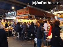 [P04] La Boqueria si restaurantul lui Pinotxo, era coada, oamenii asteptau in picioare sa se elibereze un scaun!  » foto by Muffin2009*
 - 
<span class="allrVoted glyphicon glyphicon-heart hidden" id="av349852"></span>
<a class="m-l-10 hidden" id="sv349852" onclick="voting_Foto_DelVot(,349852,12198)" role="button">șterge vot <span class="glyphicon glyphicon-remove"></span></a>
<a id="v9349852" class=" c-red"  onclick="voting_Foto_SetVot(349852)" role="button"><span class="glyphicon glyphicon-heart-empty"></span> <b>LIKE</b> = Votează poza</a> <img class="hidden"  id="f349852W9" src="/imagini/loader.gif" border="0" /><span class="AjErrMes hidden" id="e349852ErM"></span>