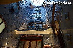 [P93] Casa Batllo, curtea interioara » foto by Muffin2009*
 - 
<span class="allrVoted glyphicon glyphicon-heart hidden" id="av350182"></span>
<a class="m-l-10 hidden" id="sv350182" onclick="voting_Foto_DelVot(,350182,12198)" role="button">șterge vot <span class="glyphicon glyphicon-remove"></span></a>
<a id="v9350182" class=" c-red"  onclick="voting_Foto_SetVot(350182)" role="button"><span class="glyphicon glyphicon-heart-empty"></span> <b>LIKE</b> = Votează poza</a> <img class="hidden"  id="f350182W9" src="/imagini/loader.gif" border="0" /><span class="AjErrMes hidden" id="e350182ErM"></span>