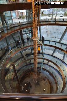 [P62] Scara in spirala de la intrarea in CosmoCaixa » foto by Muffin2009*
 - 
<span class="allrVoted glyphicon glyphicon-heart hidden" id="av351995"></span>
<a class="m-l-10 hidden" id="sv351995" onclick="voting_Foto_DelVot(,351995,12198)" role="button">șterge vot <span class="glyphicon glyphicon-remove"></span></a>
<a id="v9351995" class=" c-red"  onclick="voting_Foto_SetVot(351995)" role="button"><span class="glyphicon glyphicon-heart-empty"></span> <b>LIKE</b> = Votează poza</a> <img class="hidden"  id="f351995W9" src="/imagini/loader.gif" border="0" /><span class="AjErrMes hidden" id="e351995ErM"></span>