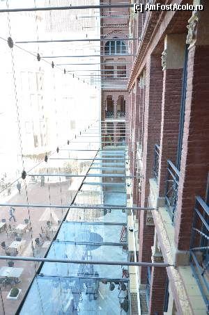 [P20] Palau de la Musica Catalana, sticla securizata care protejeaza fatada cladirii » foto by Muffin2009*
 - 
<span class="allrVoted glyphicon glyphicon-heart hidden" id="av352189"></span>
<a class="m-l-10 hidden" id="sv352189" onclick="voting_Foto_DelVot(,352189,12198)" role="button">șterge vot <span class="glyphicon glyphicon-remove"></span></a>
<a id="v9352189" class=" c-red"  onclick="voting_Foto_SetVot(352189)" role="button"><span class="glyphicon glyphicon-heart-empty"></span> <b>LIKE</b> = Votează poza</a> <img class="hidden"  id="f352189W9" src="/imagini/loader.gif" border="0" /><span class="AjErrMes hidden" id="e352189ErM"></span>