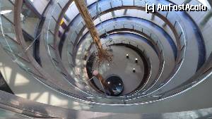 [P27] 27. CosmoCaixa - scara elicoidală de la intrare cu copacul uriaş » foto by nickro
 - 
<span class="allrVoted glyphicon glyphicon-heart hidden" id="av347445"></span>
<a class="m-l-10 hidden" id="sv347445" onclick="voting_Foto_DelVot(,347445,12198)" role="button">șterge vot <span class="glyphicon glyphicon-remove"></span></a>
<a id="v9347445" class=" c-red"  onclick="voting_Foto_SetVot(347445)" role="button"><span class="glyphicon glyphicon-heart-empty"></span> <b>LIKE</b> = Votează poza</a> <img class="hidden"  id="f347445W9" src="/imagini/loader.gif" border="0" /><span class="AjErrMes hidden" id="e347445ErM"></span>