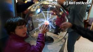 [P30] 30. CosmoCaixa - forţa electrostatică daca mai retin bine!  » foto by nickro
 - 
<span class="allrVoted glyphicon glyphicon-heart hidden" id="av347448"></span>
<a class="m-l-10 hidden" id="sv347448" onclick="voting_Foto_DelVot(,347448,12198)" role="button">șterge vot <span class="glyphicon glyphicon-remove"></span></a>
<a id="v9347448" class=" c-red"  onclick="voting_Foto_SetVot(347448)" role="button"><span class="glyphicon glyphicon-heart-empty"></span> <b>LIKE</b> = Votează poza</a> <img class="hidden"  id="f347448W9" src="/imagini/loader.gif" border="0" /><span class="AjErrMes hidden" id="e347448ErM"></span>