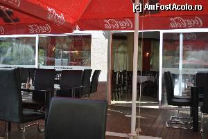 [P03] Terasa hotelului, in fata este restaurantul. Afara se putea servi micul dejun, pranzul sau cina. Noi mai stateam si ziua la o cafea, un frape, cat erau copii in piscina.  » foto by droniucm
 - 
<span class="allrVoted glyphicon glyphicon-heart hidden" id="av348423"></span>
<a class="m-l-10 hidden" id="sv348423" onclick="voting_Foto_DelVot(,348423,12225)" role="button">șterge vot <span class="glyphicon glyphicon-remove"></span></a>
<a id="v9348423" class=" c-red"  onclick="voting_Foto_SetVot(348423)" role="button"><span class="glyphicon glyphicon-heart-empty"></span> <b>LIKE</b> = Votează poza</a> <img class="hidden"  id="f348423W9" src="/imagini/loader.gif" border="0" /><span class="AjErrMes hidden" id="e348423ErM"></span>