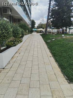 [P18] Gradina hotelului spre restaurant » foto by Teodor17
 - 
<span class="allrVoted glyphicon glyphicon-heart hidden" id="av1498594"></span>
<a class="m-l-10 hidden" id="sv1498594" onclick="voting_Foto_DelVot(,1498594,12264)" role="button">șterge vot <span class="glyphicon glyphicon-remove"></span></a>
<a id="v91498594" class=" c-red"  onclick="voting_Foto_SetVot(1498594)" role="button"><span class="glyphicon glyphicon-heart-empty"></span> <b>LIKE</b> = Votează poza</a> <img class="hidden"  id="f1498594W9" src="/imagini/loader.gif" border="0" /><span class="AjErrMes hidden" id="e1498594ErM"></span>