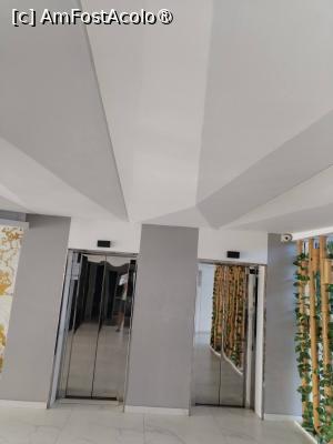 [P30] Tavan cu forma speciala la lifturile de la parter » foto by Teodor17
 - 
<span class="allrVoted glyphicon glyphicon-heart hidden" id="av1498606"></span>
<a class="m-l-10 hidden" id="sv1498606" onclick="voting_Foto_DelVot(,1498606,12264)" role="button">șterge vot <span class="glyphicon glyphicon-remove"></span></a>
<a id="v91498606" class=" c-red"  onclick="voting_Foto_SetVot(1498606)" role="button"><span class="glyphicon glyphicon-heart-empty"></span> <b>LIKE</b> = Votează poza</a> <img class="hidden"  id="f1498606W9" src="/imagini/loader.gif" border="0" /><span class="AjErrMes hidden" id="e1498606ErM"></span>