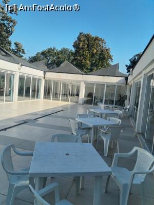 [P40] In mijloc era o parte cu terasa interioara a restaurantului » foto by Teodor17
 - 
<span class="allrVoted glyphicon glyphicon-heart hidden" id="av1498616"></span>
<a class="m-l-10 hidden" id="sv1498616" onclick="voting_Foto_DelVot(,1498616,12264)" role="button">șterge vot <span class="glyphicon glyphicon-remove"></span></a>
<a id="v91498616" class=" c-red"  onclick="voting_Foto_SetVot(1498616)" role="button"><span class="glyphicon glyphicon-heart-empty"></span> <b>LIKE</b> = Votează poza</a> <img class="hidden"  id="f1498616W9" src="/imagini/loader.gif" border="0" /><span class="AjErrMes hidden" id="e1498616ErM"></span>