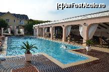 [P01] Piscina si terasa-restaurant » foto by brissa
 - 
<span class="allrVoted glyphicon glyphicon-heart hidden" id="av456864"></span>
<a class="m-l-10 hidden" id="sv456864" onclick="voting_Foto_DelVot(,456864,12280)" role="button">șterge vot <span class="glyphicon glyphicon-remove"></span></a>
<a id="v9456864" class=" c-red"  onclick="voting_Foto_SetVot(456864)" role="button"><span class="glyphicon glyphicon-heart-empty"></span> <b>LIKE</b> = Votează poza</a> <img class="hidden"  id="f456864W9" src="/imagini/loader.gif" border="0" /><span class="AjErrMes hidden" id="e456864ErM"></span>