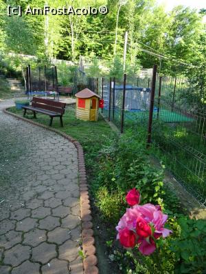 [P18] Alee de relaxare; în planul secund trambulina și piscina.  » foto by tata123 🔱
 - 
<span class="allrVoted glyphicon glyphicon-heart hidden" id="av984173"></span>
<a class="m-l-10 hidden" id="sv984173" onclick="voting_Foto_DelVot(,984173,12412)" role="button">șterge vot <span class="glyphicon glyphicon-remove"></span></a>
<a id="v9984173" class=" c-red"  onclick="voting_Foto_SetVot(984173)" role="button"><span class="glyphicon glyphicon-heart-empty"></span> <b>LIKE</b> = Votează poza</a> <img class="hidden"  id="f984173W9" src="/imagini/loader.gif" border="0" /><span class="AjErrMes hidden" id="e984173ErM"></span>