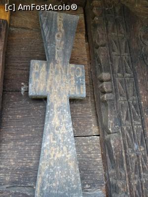 [P14] Cruce de erou pe peretele bisericii de lemn din Sebiș.  » foto by tata123 🔱
 - 
<span class="allrVoted glyphicon glyphicon-heart hidden" id="av1120706"></span>
<a class="m-l-10 hidden" id="sv1120706" onclick="voting_Foto_DelVot(,1120706,12415)" role="button">șterge vot <span class="glyphicon glyphicon-remove"></span></a>
<a id="v91120706" class=" c-red"  onclick="voting_Foto_SetVot(1120706)" role="button"><span class="glyphicon glyphicon-heart-empty"></span> <b>LIKE</b> = Votează poza</a> <img class="hidden"  id="f1120706W9" src="/imagini/loader.gif" border="0" /><span class="AjErrMes hidden" id="e1120706ErM"></span>