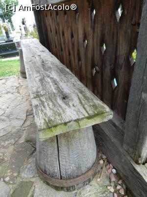 [P04] În pridvorul bisericii de lemn „Sfântul Dimitrie” din Fânațe.  » foto by tata123 🔱
 - 
<span class="allrVoted glyphicon glyphicon-heart hidden" id="av1120691"></span>
<a class="m-l-10 hidden" id="sv1120691" onclick="voting_Foto_DelVot(,1120691,12415)" role="button">șterge vot <span class="glyphicon glyphicon-remove"></span></a>
<a id="v91120691" class=" c-red"  onclick="voting_Foto_SetVot(1120691)" role="button"><span class="glyphicon glyphicon-heart-empty"></span> <b>LIKE</b> = Votează poza</a> <img class="hidden"  id="f1120691W9" src="/imagini/loader.gif" border="0" /><span class="AjErrMes hidden" id="e1120691ErM"></span>