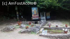 [P06] Icoanele care strajuiesc izvorul miraculos » foto by Marcumandru
 - 
<span class="allrVoted glyphicon glyphicon-heart hidden" id="av974303"></span>
<a class="m-l-10 hidden" id="sv974303" onclick="voting_Foto_DelVot(,974303,12415)" role="button">șterge vot <span class="glyphicon glyphicon-remove"></span></a>
<a id="v9974303" class=" c-red"  onclick="voting_Foto_SetVot(974303)" role="button"><span class="glyphicon glyphicon-heart-empty"></span> <b>LIKE</b> = Votează poza</a> <img class="hidden"  id="f974303W9" src="/imagini/loader.gif" border="0" /><span class="AjErrMes hidden" id="e974303ErM"></span>