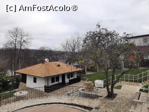 [P38] Curtea din fața Bojdeucii » foto by adso
 - 
<span class="allrVoted glyphicon glyphicon-heart hidden" id="av1405629"></span>
<a class="m-l-10 hidden" id="sv1405629" onclick="voting_Foto_DelVot(,1405629,12452)" role="button">șterge vot <span class="glyphicon glyphicon-remove"></span></a>
<a id="v91405629" class=" c-red"  onclick="voting_Foto_SetVot(1405629)" role="button"><span class="glyphicon glyphicon-heart-empty"></span> <b>LIKE</b> = Votează poza</a> <img class="hidden"  id="f1405629W9" src="/imagini/loader.gif" border="0" /><span class="AjErrMes hidden" id="e1405629ErM"></span>