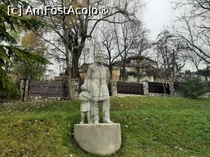 [P50] Curtea din fața Bojdeucii » foto by adso
 - 
<span class="allrVoted glyphicon glyphicon-heart hidden" id="av1405641"></span>
<a class="m-l-10 hidden" id="sv1405641" onclick="voting_Foto_DelVot(,1405641,12452)" role="button">șterge vot <span class="glyphicon glyphicon-remove"></span></a>
<a id="v91405641" class=" c-red"  onclick="voting_Foto_SetVot(1405641)" role="button"><span class="glyphicon glyphicon-heart-empty"></span> <b>LIKE</b> = Votează poza</a> <img class="hidden"  id="f1405641W9" src="/imagini/loader.gif" border="0" /><span class="AjErrMes hidden" id="e1405641ErM"></span>