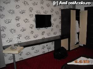 [P04] hotel GP cu TV pe perete in fata paturilor » foto by gabibert
 - 
<span class="allrVoted glyphicon glyphicon-heart hidden" id="av355241"></span>
<a class="m-l-10 hidden" id="sv355241" onclick="voting_Foto_DelVot(,355241,12473)" role="button">șterge vot <span class="glyphicon glyphicon-remove"></span></a>
<a id="v9355241" class=" c-red"  onclick="voting_Foto_SetVot(355241)" role="button"><span class="glyphicon glyphicon-heart-empty"></span> <b>LIKE</b> = Votează poza</a> <img class="hidden"  id="f355241W9" src="/imagini/loader.gif" border="0" /><span class="AjErrMes hidden" id="e355241ErM"></span>