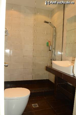 [P04] Bathroom » foto by danutiasi
 - 
<span class="allrVoted glyphicon glyphicon-heart hidden" id="av529901"></span>
<a class="m-l-10 hidden" id="sv529901" onclick="voting_Foto_DelVot(,529901,12476)" role="button">șterge vot <span class="glyphicon glyphicon-remove"></span></a>
<a id="v9529901" class=" c-red"  onclick="voting_Foto_SetVot(529901)" role="button"><span class="glyphicon glyphicon-heart-empty"></span> <b>LIKE</b> = Votează poza</a> <img class="hidden"  id="f529901W9" src="/imagini/loader.gif" border="0" /><span class="AjErrMes hidden" id="e529901ErM"></span>