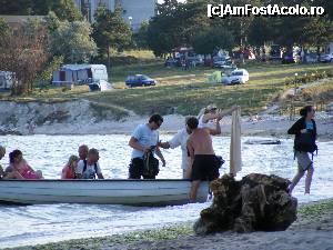 [P07] turiştii debarcaţi din călătoria cu vaporaşul » foto by vasilica
 - 
<span class="allrVoted glyphicon glyphicon-heart hidden" id="av355731"></span>
<a class="m-l-10 hidden" id="sv355731" onclick="voting_Foto_DelVot(,355731,12496)" role="button">șterge vot <span class="glyphicon glyphicon-remove"></span></a>
<a id="v9355731" class=" c-red"  onclick="voting_Foto_SetVot(355731)" role="button"><span class="glyphicon glyphicon-heart-empty"></span> <b>LIKE</b> = Votează poza</a> <img class="hidden"  id="f355731W9" src="/imagini/loader.gif" border="0" /><span class="AjErrMes hidden" id="e355731ErM"></span>