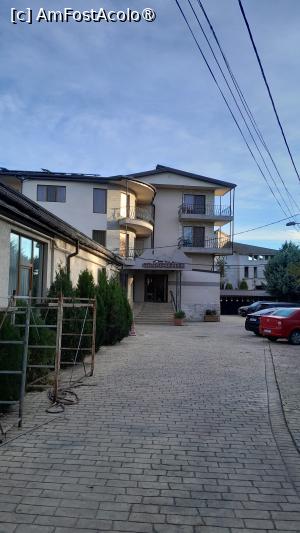 [P36] parcare pentru hotel » foto by Yolanda
 - 
<span class="allrVoted glyphicon glyphicon-heart hidden" id="av1400572"></span>
<a class="m-l-10 hidden" id="sv1400572" onclick="voting_Foto_DelVot(,1400572,12610)" role="button">șterge vot <span class="glyphicon glyphicon-remove"></span></a>
<a id="v91400572" class=" c-red"  onclick="voting_Foto_SetVot(1400572)" role="button"><span class="glyphicon glyphicon-heart-empty"></span> <b>LIKE</b> = Votează poza</a> <img class="hidden"  id="f1400572W9" src="/imagini/loader.gif" border="0" /><span class="AjErrMes hidden" id="e1400572ErM"></span>