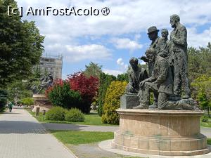 [P33] Skopje, Parcul Războinicelor, sunt multe statui când să le pozezi.... » foto by mprofeanu
 - 
<span class="allrVoted glyphicon glyphicon-heart hidden" id="av1532592"></span>
<a class="m-l-10 hidden" id="sv1532592" onclick="voting_Foto_DelVot(,1532592,12619)" role="button">șterge vot <span class="glyphicon glyphicon-remove"></span></a>
<a id="v91532592" class=" c-red"  onclick="voting_Foto_SetVot(1532592)" role="button"><span class="glyphicon glyphicon-heart-empty"></span> <b>LIKE</b> = Votează poza</a> <img class="hidden"  id="f1532592W9" src="/imagini/loader.gif" border="0" /><span class="AjErrMes hidden" id="e1532592ErM"></span>