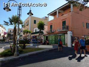 [P16] Pe străzile liniștite din Ischia.  » foto by maryka
 - 
<span class="allrVoted glyphicon glyphicon-heart hidden" id="av1090288"></span>
<a class="m-l-10 hidden" id="sv1090288" onclick="voting_Foto_DelVot(,1090288,12624)" role="button">șterge vot <span class="glyphicon glyphicon-remove"></span></a>
<a id="v91090288" class=" c-red"  onclick="voting_Foto_SetVot(1090288)" role="button"><span class="glyphicon glyphicon-heart-empty"></span> <b>LIKE</b> = Votează poza</a> <img class="hidden"  id="f1090288W9" src="/imagini/loader.gif" border="0" /><span class="AjErrMes hidden" id="e1090288ErM"></span>