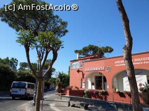 [P22] Piazza degli Eroi și magazinul cu dulcegării.  » foto by maryka
 - 
<span class="allrVoted glyphicon glyphicon-heart hidden" id="av1090294"></span>
<a class="m-l-10 hidden" id="sv1090294" onclick="voting_Foto_DelVot(,1090294,12624)" role="button">șterge vot <span class="glyphicon glyphicon-remove"></span></a>
<a id="v91090294" class=" c-red"  onclick="voting_Foto_SetVot(1090294)" role="button"><span class="glyphicon glyphicon-heart-empty"></span> <b>LIKE</b> = Votează poza</a> <img class="hidden"  id="f1090294W9" src="/imagini/loader.gif" border="0" /><span class="AjErrMes hidden" id="e1090294ErM"></span>