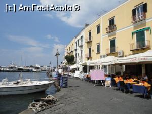 [P09] Faleza din dreapta portului.  » foto by maryka
 - 
<span class="allrVoted glyphicon glyphicon-heart hidden" id="av1090281"></span>
<a class="m-l-10 hidden" id="sv1090281" onclick="voting_Foto_DelVot(,1090281,12624)" role="button">șterge vot <span class="glyphicon glyphicon-remove"></span></a>
<a id="v91090281" class=" c-red"  onclick="voting_Foto_SetVot(1090281)" role="button"><span class="glyphicon glyphicon-heart-empty"></span> <b>LIKE</b> = Votează poza</a> <img class="hidden"  id="f1090281W9" src="/imagini/loader.gif" border="0" /><span class="AjErrMes hidden" id="e1090281ErM"></span>