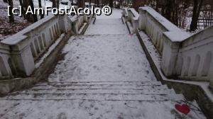 [P40] Aleea indragostitilor din parcul de la Baile Govora. Traseul este marcat cu inimioare rosii cu diverse mesaje.  » foto by Aurici
 - 
<span class="allrVoted glyphicon glyphicon-heart hidden" id="av836927"></span>
<a class="m-l-10 hidden" id="sv836927" onclick="voting_Foto_DelVot(,836927,12631)" role="button">șterge vot <span class="glyphicon glyphicon-remove"></span></a>
<a id="v9836927" class=" c-red"  onclick="voting_Foto_SetVot(836927)" role="button"><span class="glyphicon glyphicon-heart-empty"></span> <b>LIKE</b> = Votează poza</a> <img class="hidden"  id="f836927W9" src="/imagini/loader.gif" border="0" /><span class="AjErrMes hidden" id="e836927ErM"></span>