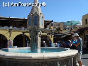 [P03] Piețele vechi din centrul orașului... cu ochii pe ghidul tipărit pentru a descoperi simbolul fântănii.  » foto by mireille
 - 
<span class="allrVoted glyphicon glyphicon-heart hidden" id="av1070217"></span>
<a class="m-l-10 hidden" id="sv1070217" onclick="voting_Foto_DelVot(,1070217,12653)" role="button">șterge vot <span class="glyphicon glyphicon-remove"></span></a>
<a id="v91070217" class=" c-red"  onclick="voting_Foto_SetVot(1070217)" role="button"><span class="glyphicon glyphicon-heart-empty"></span> <b>LIKE</b> = Votează poza</a> <img class="hidden"  id="f1070217W9" src="/imagini/loader.gif" border="0" /><span class="AjErrMes hidden" id="e1070217ErM"></span>