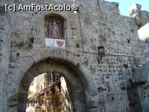 [P07] Sesam deschide-te... aud soaptele istoriei, la doi pași de palat.  » foto by mireille
 - 
<span class="allrVoted glyphicon glyphicon-heart hidden" id="av1070221"></span>
<a class="m-l-10 hidden" id="sv1070221" onclick="voting_Foto_DelVot(,1070221,12653)" role="button">șterge vot <span class="glyphicon glyphicon-remove"></span></a>
<a id="v91070221" class=" c-red"  onclick="voting_Foto_SetVot(1070221)" role="button"><span class="glyphicon glyphicon-heart-empty"></span> <b>LIKE</b> = Votează poza</a> <img class="hidden"  id="f1070221W9" src="/imagini/loader.gif" border="0" /><span class="AjErrMes hidden" id="e1070221ErM"></span>