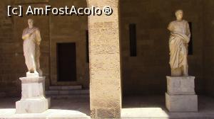 [P23] Statuile a doi imparati romani din curtea interioara.  » foto by ovidiuyepi
 - 
<span class="allrVoted glyphicon glyphicon-heart hidden" id="av1029654"></span>
<a class="m-l-10 hidden" id="sv1029654" onclick="voting_Foto_DelVot(,1029654,12653)" role="button">șterge vot <span class="glyphicon glyphicon-remove"></span></a>
<a id="v91029654" class=" c-red"  onclick="voting_Foto_SetVot(1029654)" role="button"><span class="glyphicon glyphicon-heart-empty"></span> <b>LIKE</b> = Votează poza</a> <img class="hidden"  id="f1029654W9" src="/imagini/loader.gif" border="0" /><span class="AjErrMes hidden" id="e1029654ErM"></span>