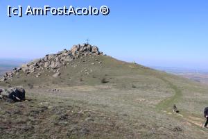 [P21] Munții Măcin, Traseul Culmea Pricopanului, Vârful Caramalău rămas în urmă, mergem mai departe... » foto by mprofeanu
 - 
<span class="allrVoted glyphicon glyphicon-heart hidden" id="av1222014"></span>
<a class="m-l-10 hidden" id="sv1222014" onclick="voting_Foto_DelVot(,1222014,12680)" role="button">șterge vot <span class="glyphicon glyphicon-remove"></span></a>
<a id="v91222014" class=" c-red"  onclick="voting_Foto_SetVot(1222014)" role="button"><span class="glyphicon glyphicon-heart-empty"></span> <b>LIKE</b> = Votează poza</a> <img class="hidden"  id="f1222014W9" src="/imagini/loader.gif" border="0" /><span class="AjErrMes hidden" id="e1222014ErM"></span>