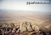 [P23] Vedere de sus, de pe stânci. Se observă, în depărtare, oraşul Măcin.  » foto by Neptunus
 - 
<span class="allrVoted glyphicon glyphicon-heart hidden" id="av474644"></span>
<a class="m-l-10 hidden" id="sv474644" onclick="voting_Foto_DelVot(,474644,12680)" role="button">șterge vot <span class="glyphicon glyphicon-remove"></span></a>
<a id="v9474644" class=" c-red"  onclick="voting_Foto_SetVot(474644)" role="button"><span class="glyphicon glyphicon-heart-empty"></span> <b>LIKE</b> = Votează poza</a> <img class="hidden"  id="f474644W9" src="/imagini/loader.gif" border="0" /><span class="AjErrMes hidden" id="e474644ErM"></span>
