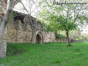 [P08] Zidul ce include și poarta principal de acces în fortificație.  » foto by tata123 🔱
 - 
<span class="allrVoted glyphicon glyphicon-heart hidden" id="av590154"></span>
<a class="m-l-10 hidden" id="sv590154" onclick="voting_Foto_DelVot(,590154,12715)" role="button">șterge vot <span class="glyphicon glyphicon-remove"></span></a>
<a id="v9590154" class=" c-red"  onclick="voting_Foto_SetVot(590154)" role="button"><span class="glyphicon glyphicon-heart-empty"></span> <b>LIKE</b> = Votează poza</a> <img class="hidden"  id="f590154W9" src="/imagini/loader.gif" border="0" /><span class="AjErrMes hidden" id="e590154ErM"></span>