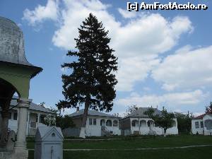 [P05] Ansamblu de chili - Mănăstirea Rătești.  » foto by tata123 🔱
 - 
<span class="allrVoted glyphicon glyphicon-heart hidden" id="av610291"></span>
<a class="m-l-10 hidden" id="sv610291" onclick="voting_Foto_DelVot(,610291,12715)" role="button">șterge vot <span class="glyphicon glyphicon-remove"></span></a>
<a id="v9610291" class=" c-red"  onclick="voting_Foto_SetVot(610291)" role="button"><span class="glyphicon glyphicon-heart-empty"></span> <b>LIKE</b> = Votează poza</a> <img class="hidden"  id="f610291W9" src="/imagini/loader.gif" border="0" /><span class="AjErrMes hidden" id="e610291ErM"></span>