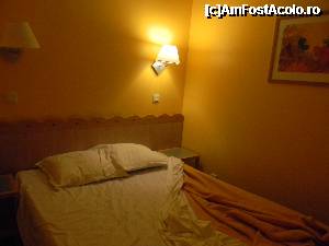 [P10] Dormitorul. La fel de 'intim' ca si baia. Sifonierul este in dreapta.  » foto by MCM
 - 
<span class="allrVoted glyphicon glyphicon-heart hidden" id="av366283"></span>
<a class="m-l-10 hidden" id="sv366283" onclick="voting_Foto_DelVot(,366283,12742)" role="button">șterge vot <span class="glyphicon glyphicon-remove"></span></a>
<a id="v9366283" class=" c-red"  onclick="voting_Foto_SetVot(366283)" role="button"><span class="glyphicon glyphicon-heart-empty"></span> <b>LIKE</b> = Votează poza</a> <img class="hidden"  id="f366283W9" src="/imagini/loader.gif" border="0" /><span class="AjErrMes hidden" id="e366283ErM"></span>