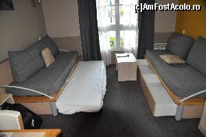 [P17] De sub patul din stanga se scoate o alta canapea pentru dormit (al 5-lea loc). La cea din dreapta mai erau doua spatii de depozitare.  » foto by Catzus
 - 
<span class="allrVoted glyphicon glyphicon-heart hidden" id="av504323"></span>
<a class="m-l-10 hidden" id="sv504323" onclick="voting_Foto_DelVot(,504323,12742)" role="button">șterge vot <span class="glyphicon glyphicon-remove"></span></a>
<a id="v9504323" class=" c-red"  onclick="voting_Foto_SetVot(504323)" role="button"><span class="glyphicon glyphicon-heart-empty"></span> <b>LIKE</b> = Votează poza</a> <img class="hidden"  id="f504323W9" src="/imagini/loader.gif" border="0" /><span class="AjErrMes hidden" id="e504323ErM"></span>