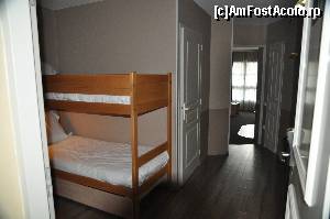 [P02] Intrarea in camera / apartament. Cum intrii in stanga sunt cele doua paturi suspendate. Holul in fata iar la usa din stanga este baia.  » foto by Catzus
 - 
<span class="allrVoted glyphicon glyphicon-heart hidden" id="av504308"></span>
<a class="m-l-10 hidden" id="sv504308" onclick="voting_Foto_DelVot(,504308,12742)" role="button">șterge vot <span class="glyphicon glyphicon-remove"></span></a>
<a id="v9504308" class=" c-red"  onclick="voting_Foto_SetVot(504308)" role="button"><span class="glyphicon glyphicon-heart-empty"></span> <b>LIKE</b> = Votează poza</a> <img class="hidden"  id="f504308W9" src="/imagini/loader.gif" border="0" /><span class="AjErrMes hidden" id="e504308ErM"></span>