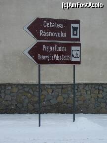 [P01] Un indicator ce ne calauzeste pe strazile orasului. Sunt foarte multe, asa ca este foarte usor de gasit drumul » foto by Claudiu U.
 - 
<span class="allrVoted glyphicon glyphicon-heart hidden" id="av188071"></span>
<a class="m-l-10 hidden" id="sv188071" onclick="voting_Foto_DelVot(,188071,12751)" role="button">șterge vot <span class="glyphicon glyphicon-remove"></span></a>
<a id="v9188071" class=" c-red"  onclick="voting_Foto_SetVot(188071)" role="button"><span class="glyphicon glyphicon-heart-empty"></span> <b>LIKE</b> = Votează poza</a> <img class="hidden"  id="f188071W9" src="/imagini/loader.gif" border="0" /><span class="AjErrMes hidden" id="e188071ErM"></span>