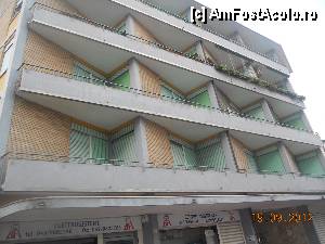 [P21] Italia - Noventa Padovana - blocul este locuit desi toate obloanele sunt trase » foto by Diaura*
 - 
<span class="allrVoted glyphicon glyphicon-heart hidden" id="av370386"></span>
<a class="m-l-10 hidden" id="sv370386" onclick="voting_Foto_DelVot(,370386,12830)" role="button">șterge vot <span class="glyphicon glyphicon-remove"></span></a>
<a id="v9370386" class=" c-red"  onclick="voting_Foto_SetVot(370386)" role="button"><span class="glyphicon glyphicon-heart-empty"></span> <b>LIKE</b> = Votează poza</a> <img class="hidden"  id="f370386W9" src="/imagini/loader.gif" border="0" /><span class="AjErrMes hidden" id="e370386ErM"></span>