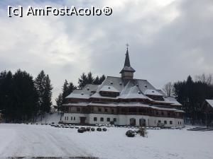 [P08] Mânăstirea Peri Săpânța » foto by robert
 - 
<span class="allrVoted glyphicon glyphicon-heart hidden" id="av1219314"></span>
<a class="m-l-10 hidden" id="sv1219314" onclick="voting_Foto_DelVot(,1219314,12831)" role="button">șterge vot <span class="glyphicon glyphicon-remove"></span></a>
<a id="v91219314" class=" c-red"  onclick="voting_Foto_SetVot(1219314)" role="button"><span class="glyphicon glyphicon-heart-empty"></span> <b>LIKE</b> = Votează poza</a> <img class="hidden"  id="f1219314W9" src="/imagini/loader.gif" border="0" /><span class="AjErrMes hidden" id="e1219314ErM"></span>