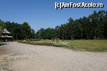 [P11] Drumul care vine spre mănăstire. În stânga se vede Pangarul mănăstirii.  » foto by Utube
 - 
<span class="allrVoted glyphicon glyphicon-heart hidden" id="av389940"></span>
<a class="m-l-10 hidden" id="sv389940" onclick="voting_Foto_DelVot(,389940,12831)" role="button">șterge vot <span class="glyphicon glyphicon-remove"></span></a>
<a id="v9389940" class=" c-red"  onclick="voting_Foto_SetVot(389940)" role="button"><span class="glyphicon glyphicon-heart-empty"></span> <b>LIKE</b> = Votează poza</a> <img class="hidden"  id="f389940W9" src="/imagini/loader.gif" border="0" /><span class="AjErrMes hidden" id="e389940ErM"></span>
