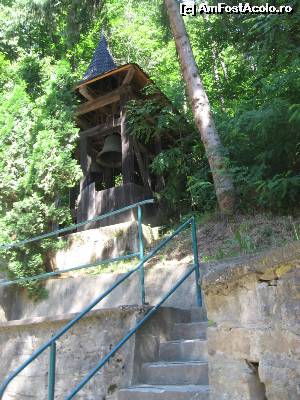 [P02] Clopotele mănăstirii Sf. Ana » foto by Michi
 - 
<span class="allrVoted glyphicon glyphicon-heart hidden" id="av577512"></span>
<a class="m-l-10 hidden" id="sv577512" onclick="voting_Foto_DelVot(,577512,12834)" role="button">șterge vot <span class="glyphicon glyphicon-remove"></span></a>
<a id="v9577512" class=" c-red"  onclick="voting_Foto_SetVot(577512)" role="button"><span class="glyphicon glyphicon-heart-empty"></span> <b>LIKE</b> = Votează poza</a> <img class="hidden"  id="f577512W9" src="/imagini/loader.gif" border="0" /><span class="AjErrMes hidden" id="e577512ErM"></span>