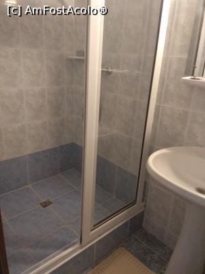 [P02] Cabina de dus incapatoare » foto by CATAAS
 - 
<span class="allrVoted glyphicon glyphicon-heart hidden" id="av963034"></span>
<a class="m-l-10 hidden" id="sv963034" onclick="voting_Foto_DelVot(,963034,12962)" role="button">șterge vot <span class="glyphicon glyphicon-remove"></span></a>
<a id="v9963034" class=" c-red"  onclick="voting_Foto_SetVot(963034)" role="button"><span class="glyphicon glyphicon-heart-empty"></span> <b>LIKE</b> = Votează poza</a> <img class="hidden"  id="f963034W9" src="/imagini/loader.gif" border="0" /><span class="AjErrMes hidden" id="e963034ErM"></span>